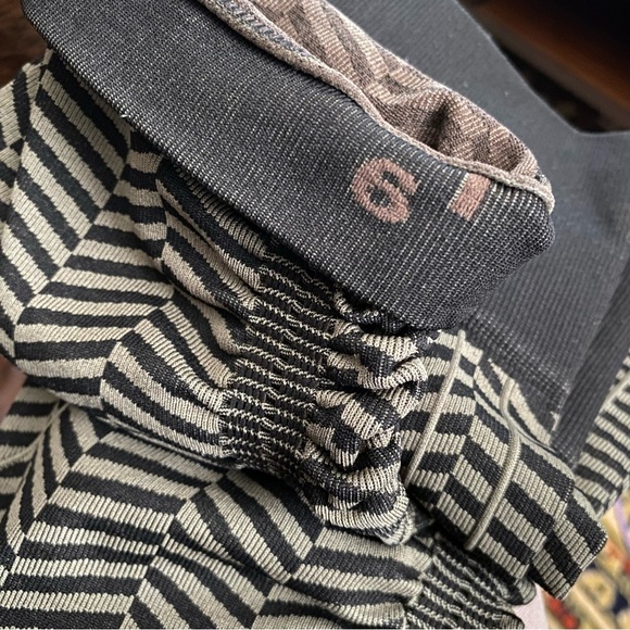 Lululemon In The Flow Crop II Leggings Seamless Ruched Side Chevron Print Sz 6 - Picture 5 of 10